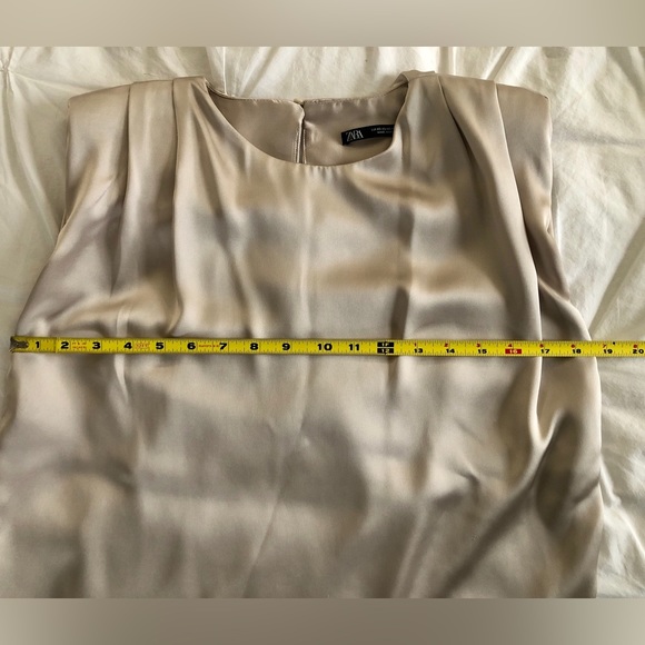 Zara Champagne Color Silk Sleeveless Blouse with Shoulder Pads Size XS - Picture 5 of 6
